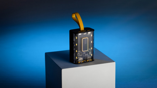 Зарядное устройство "Shine" 9000 mAh с LED-подсветкой, встроенными кабелями Type-C/Lightning/USB, черный с желтым